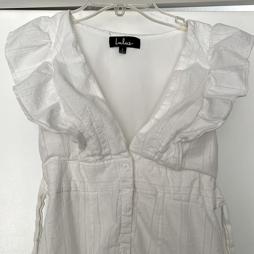 White spring/summer dress. So pretty!